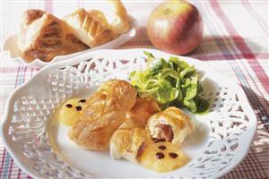 Mini-strudel di pollo e Coppa con salsa alle mele