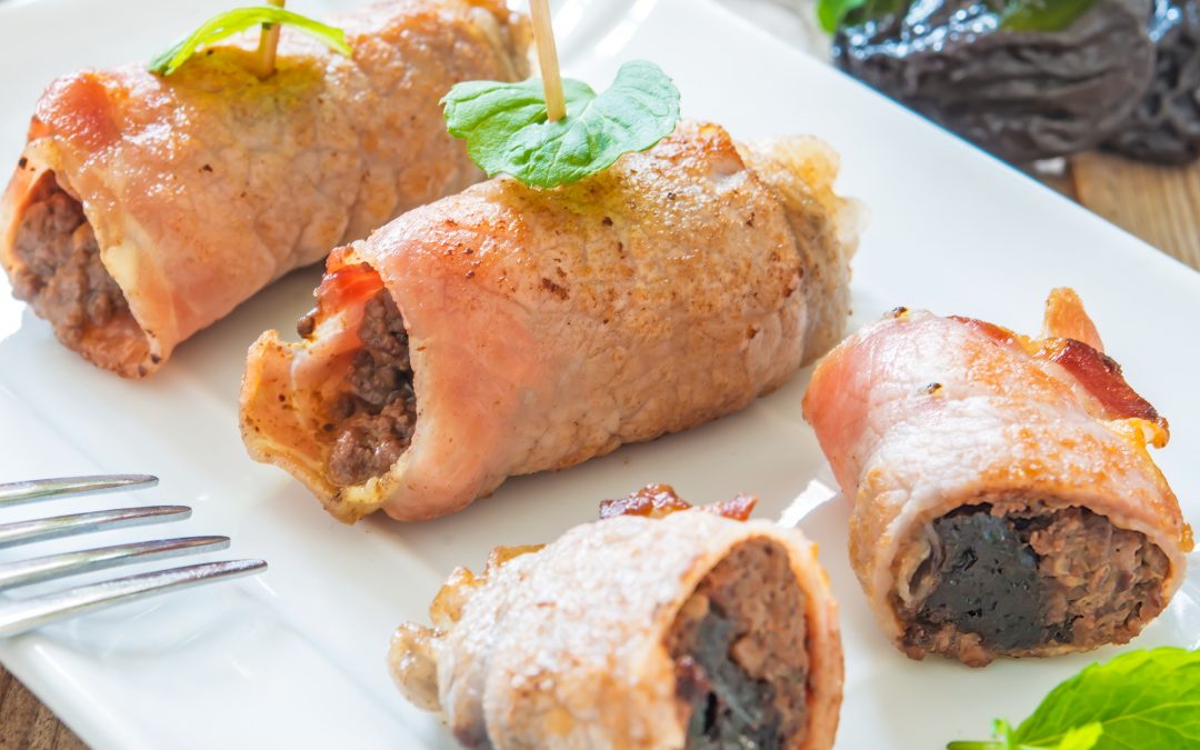 Involtini di Pancetta Pressata con prugne e paté di fegato