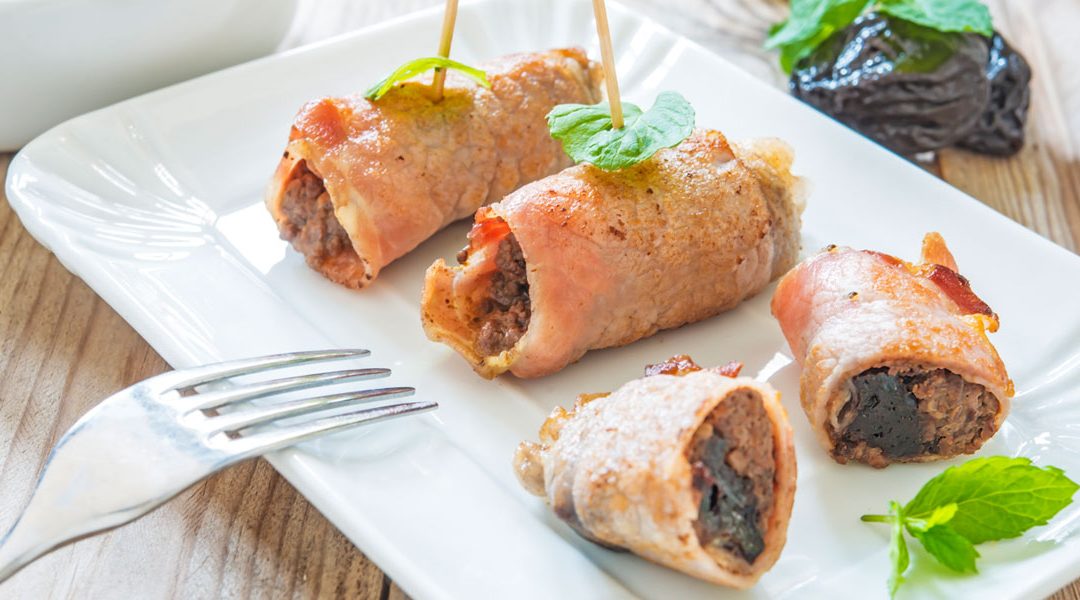 Involtini di Pancetta Pressata con prugne e paté di fegato