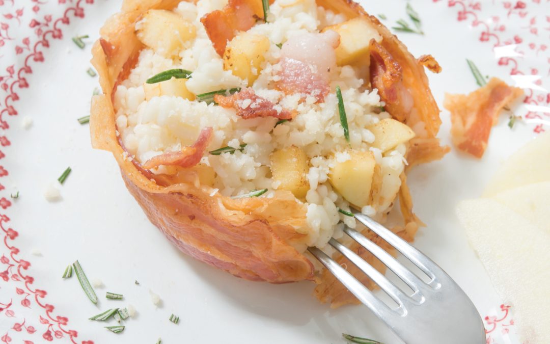 Cestini di Lardo croccante con risotto alle mele e al profumo di rosmarino